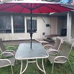 Surrey Homestay Near Plazas, Restaurants, Transit & Guildford Mall F1