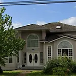 Spacious Getaway In Surrey