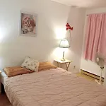 Airport Homestay Surrey- 24 Hrs Self-Checkin 25 Min Drive - Walk To Restaurants, Shopping, Transit