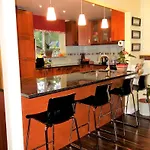 Cozy Home Near Skytrain