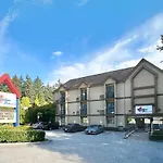 Canadian Inn