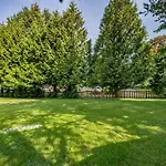 Cloverdale Bungalow- Beautiful Rooms Price 79 Cad Only