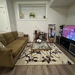 Modern 2Br Suite Near Morgan Creek & White Rock