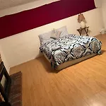 Extremely Cheap Bnb Hostel Room- Private And Shared Rooms Available- Best Price