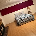 Extremely Cheap Bnb Hostel Room- Private And Shared Rooms Available- Best Price