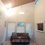 Homestay At King George Boulevard, Surrey
