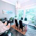 Spacious Ensuite Room Near Nature & Amenities