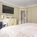 Jane\'S Private Rooms With Shared Washroom