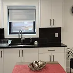 Calm & Cozy Private Suite