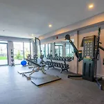 Premium 2 Bedroom Boho Condo Stay In Central Location