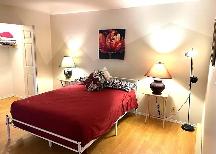 Beautiful Room With Attached Bath- Spacious & Close To Town Centre