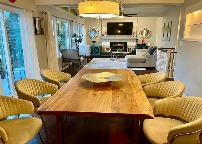 Large Apartment In Surrey Bolivar Heights