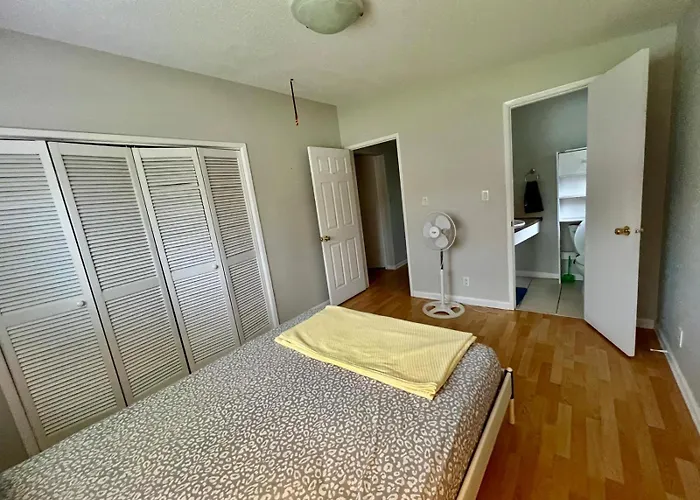 Private Room With Attached Washroom In Downtown