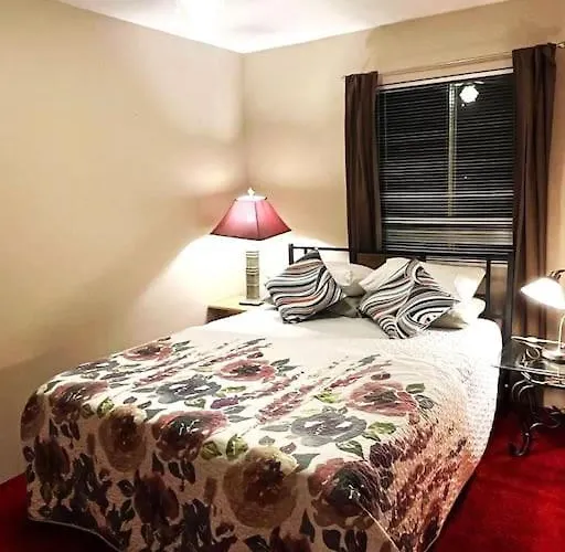 Romantic Stay In Beautiful House Near Restaurants, Shopping & Transit C1