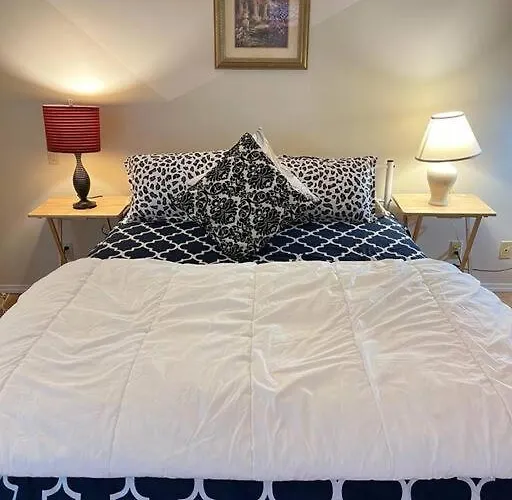 Private Room Near Town Centre, Restaurants, Shopping & Bus To Skytrain F2