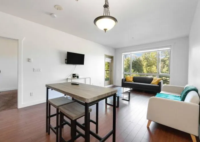 Private Apartment With 2 Queen Beds, Living Area And 2 Washrooms Including Laundary