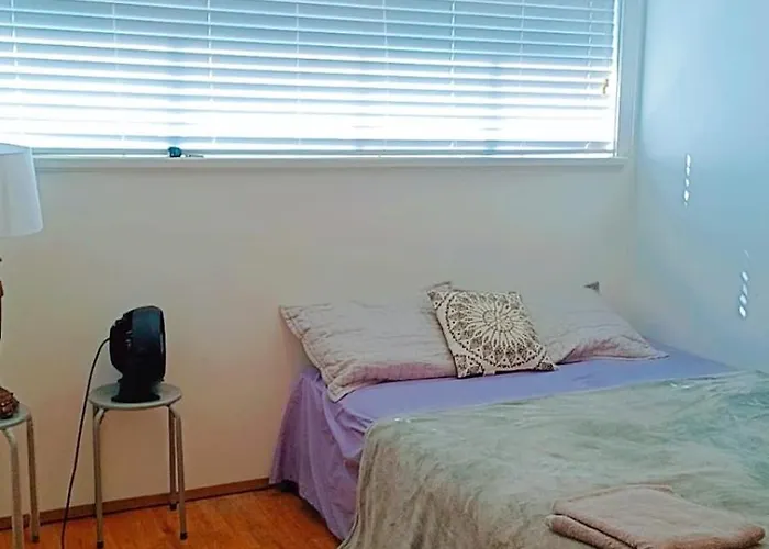 Great Location- Minutes Walk To Guildford Town Centre! 2
