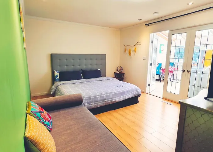 Separate Access Suite , Separate Kitchen, Bathroom