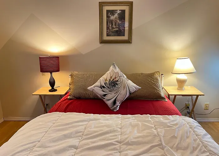 Airport Homestay Surrey- 24 Hrs Self-Checkin 25 Min Drive - Walk To Restaurants, Shopping, Transit
