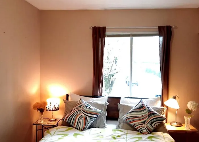 Cloverdale Bungalow- Beautiful Rooms Price 79 Cad Only