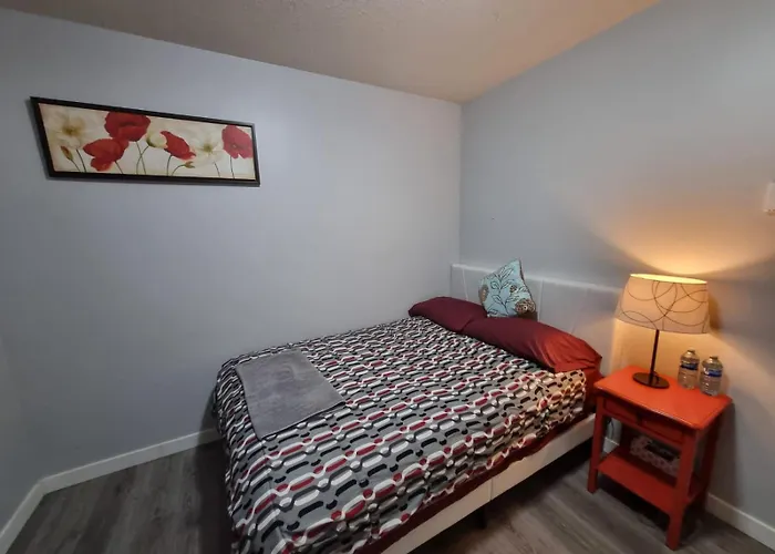 Budget Room Near White Rock Beach - 5 Min Drive