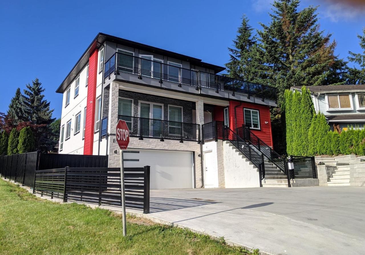 Modern & Luxurious In Apartment Surrey