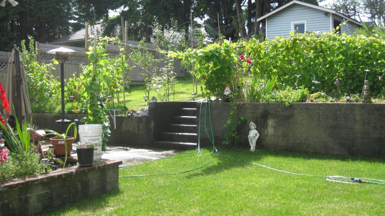 Chic 2 Bdrm Basement Unit Surrey