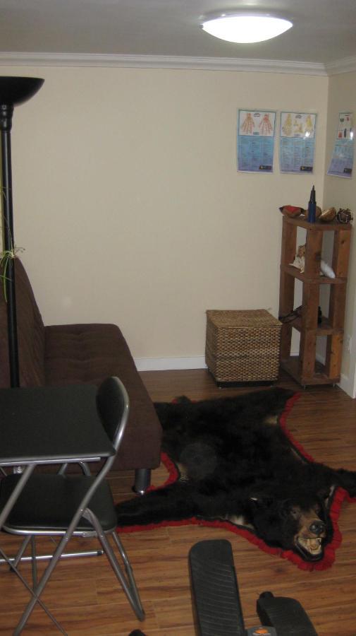 Chic 2 Bdrm Basement Unit * Surrey