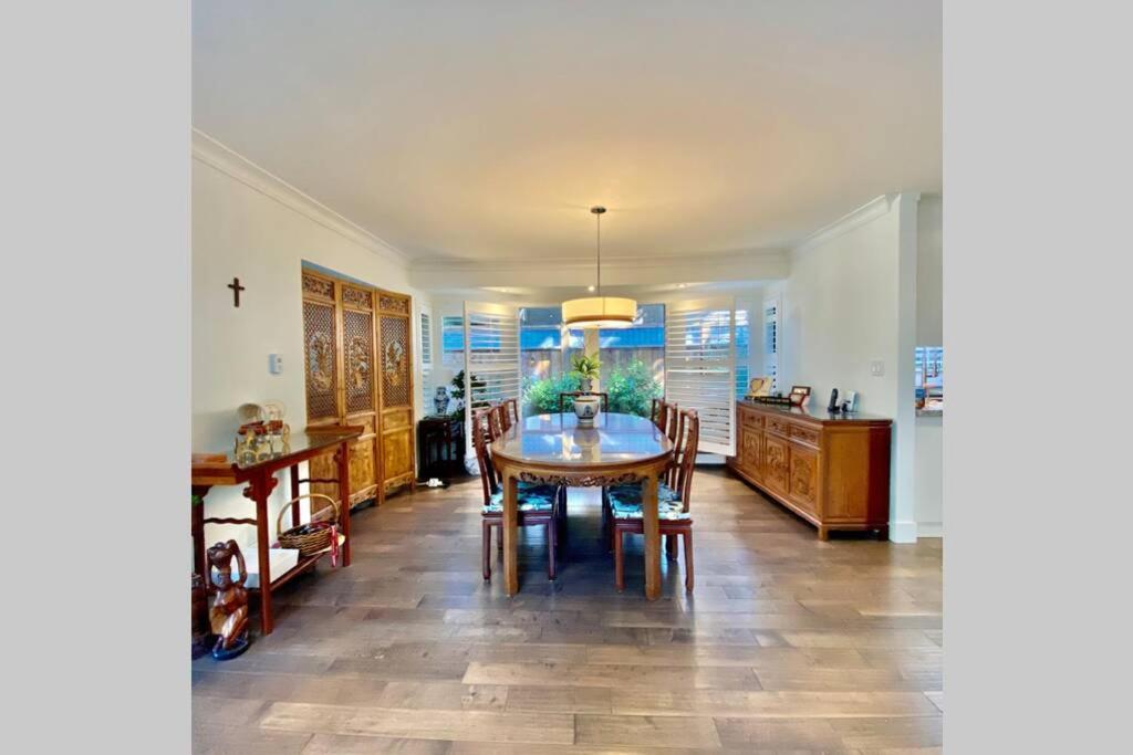 Villa Lux White Rock Pool House Beachfront Like Surrey