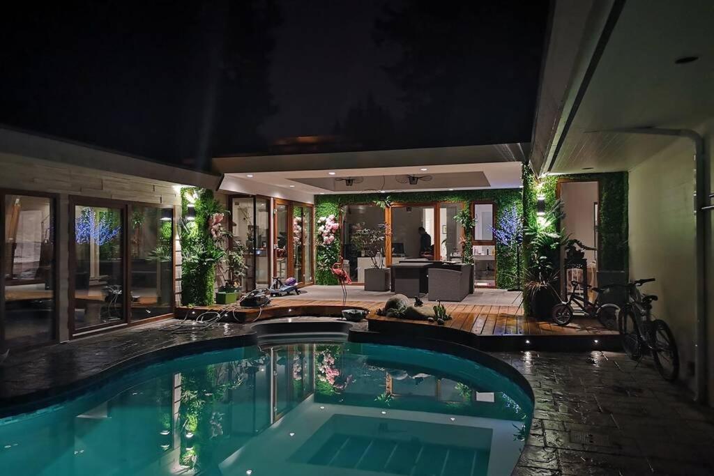 Villa Lux White Rock Pool House Beachfront Like