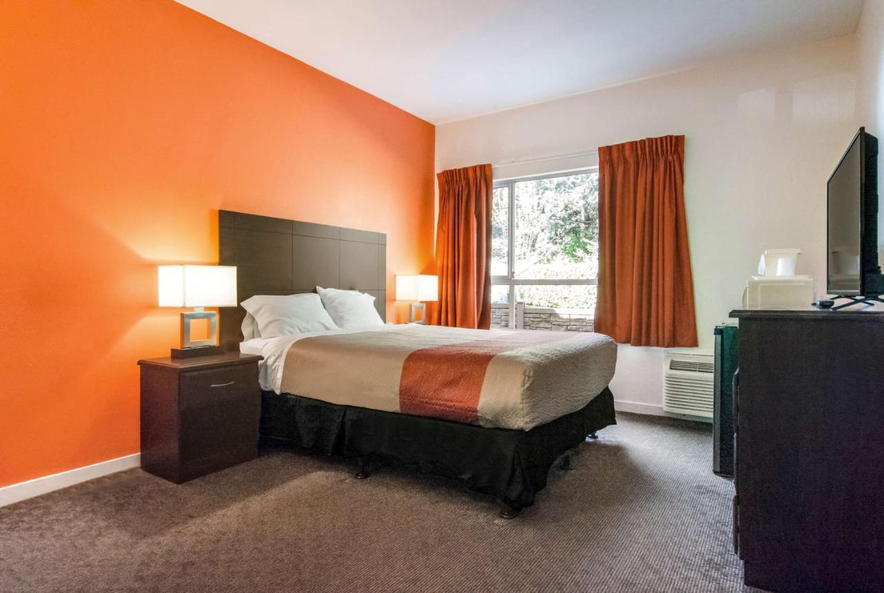 6 Surrey, Bc
