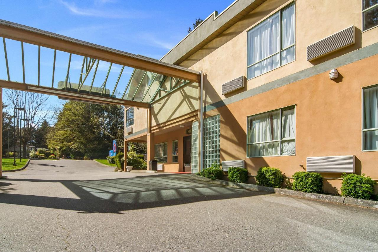 6 Surrey, Bc Surrey