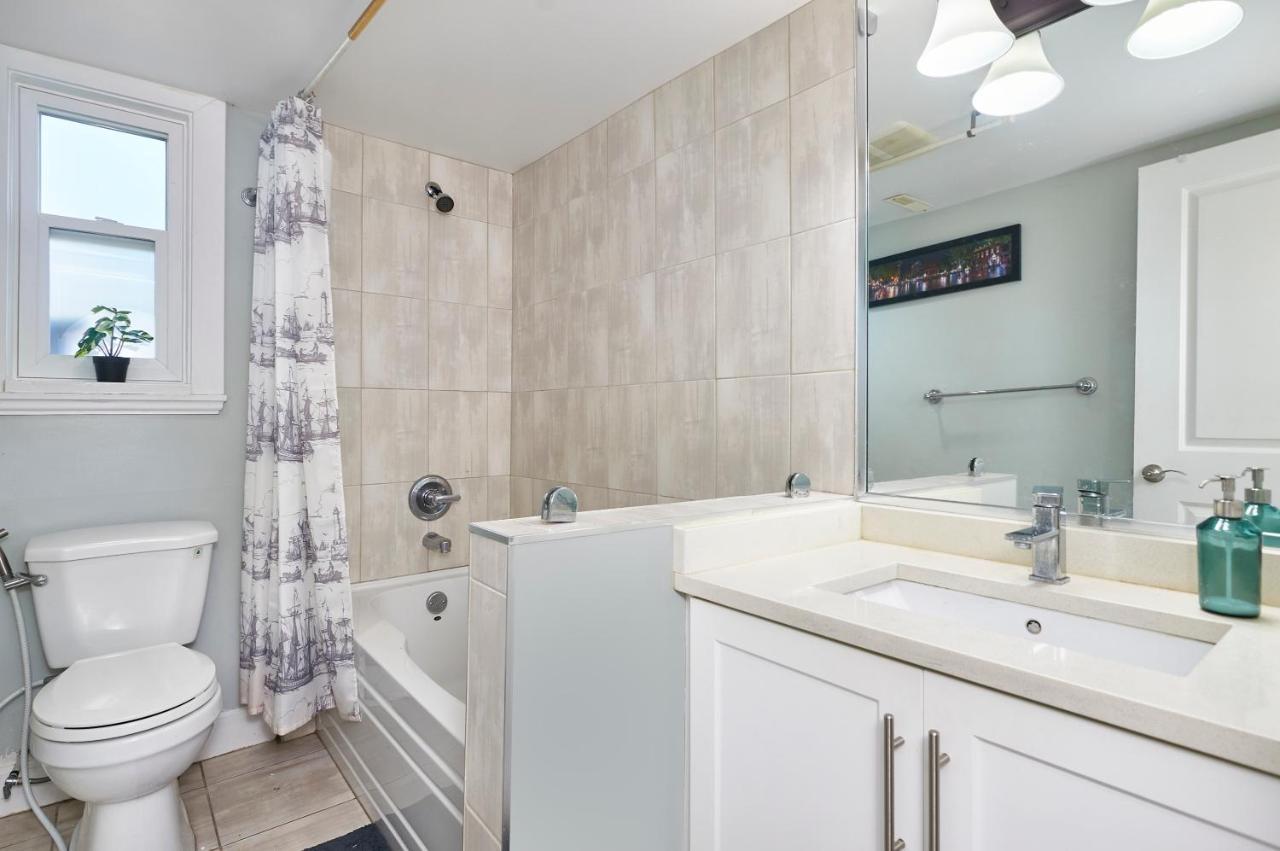 Executive 2 Bed 1 Bath Spacious & Centrally Located Suite.