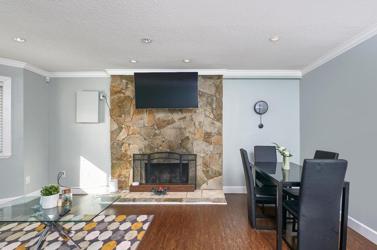 Executive 2 Bed 1 Bath Spacious & Centrally Located Suite.