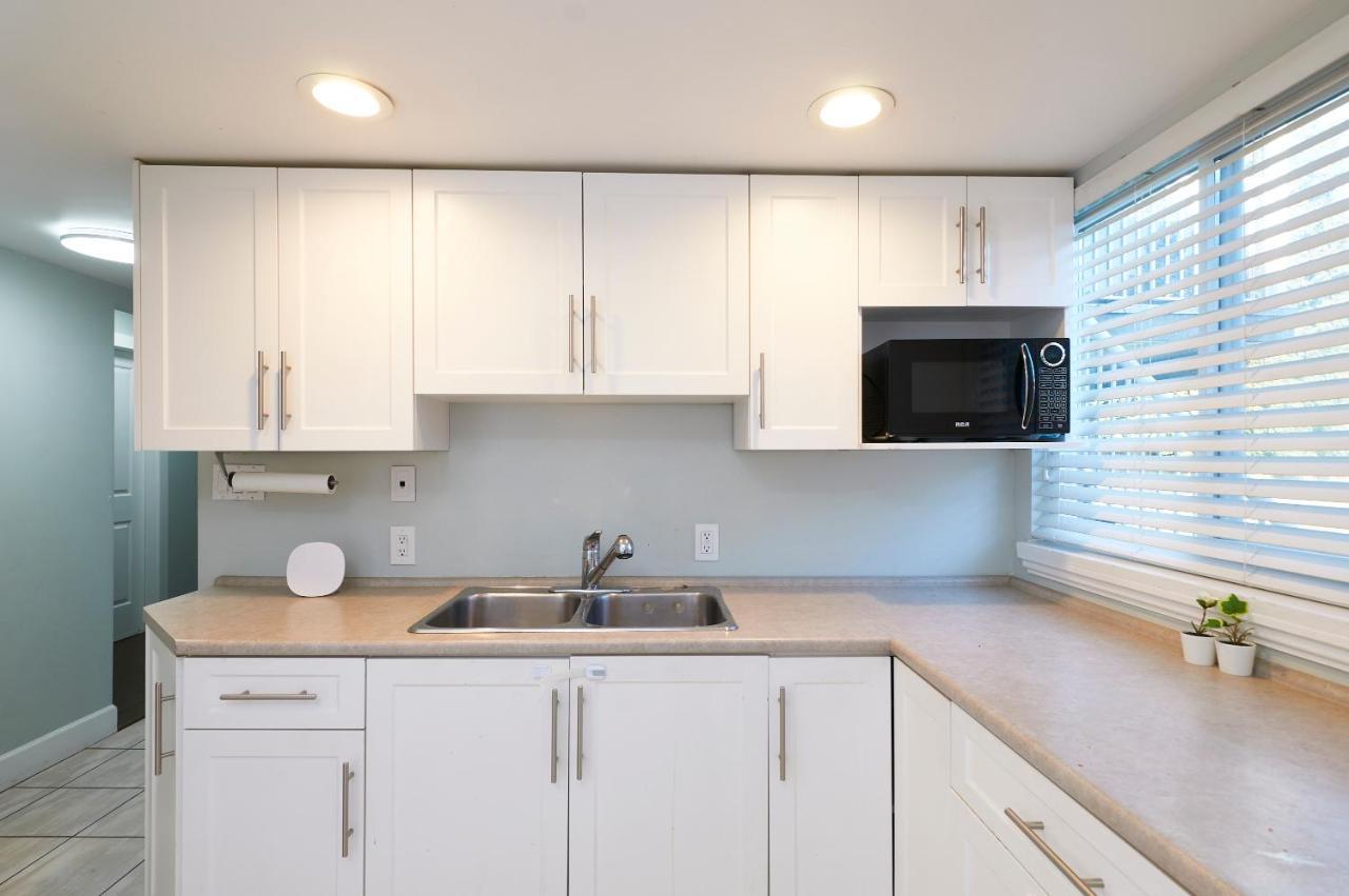 Holiday home Executive 2 Bed 1 Bath Spacious & Centrally Located Suite.