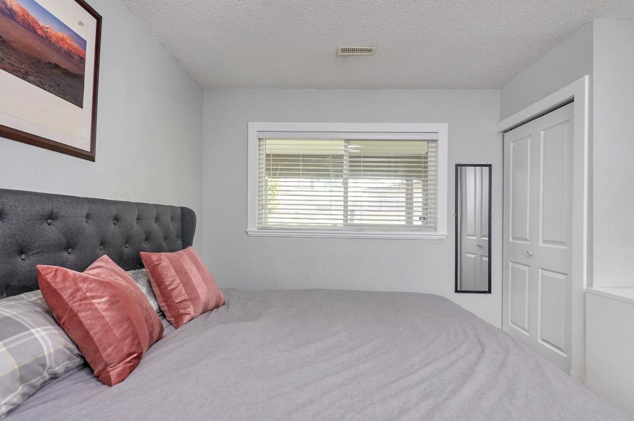 Executive 2 Bed 1 Bath Spacious & Centrally Located Suite.