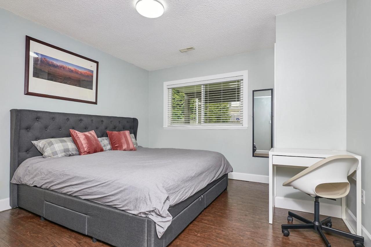 Holiday home Executive 2 Bed 1 Bath Spacious & Centrally Located Suite.