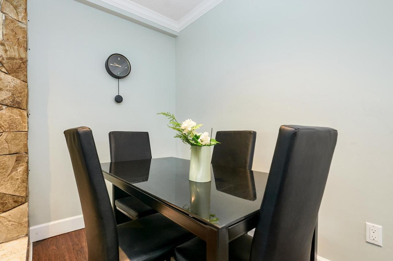 Holiday home Executive 2 Bed 1 Bath Spacious & Centrally Located Suite.