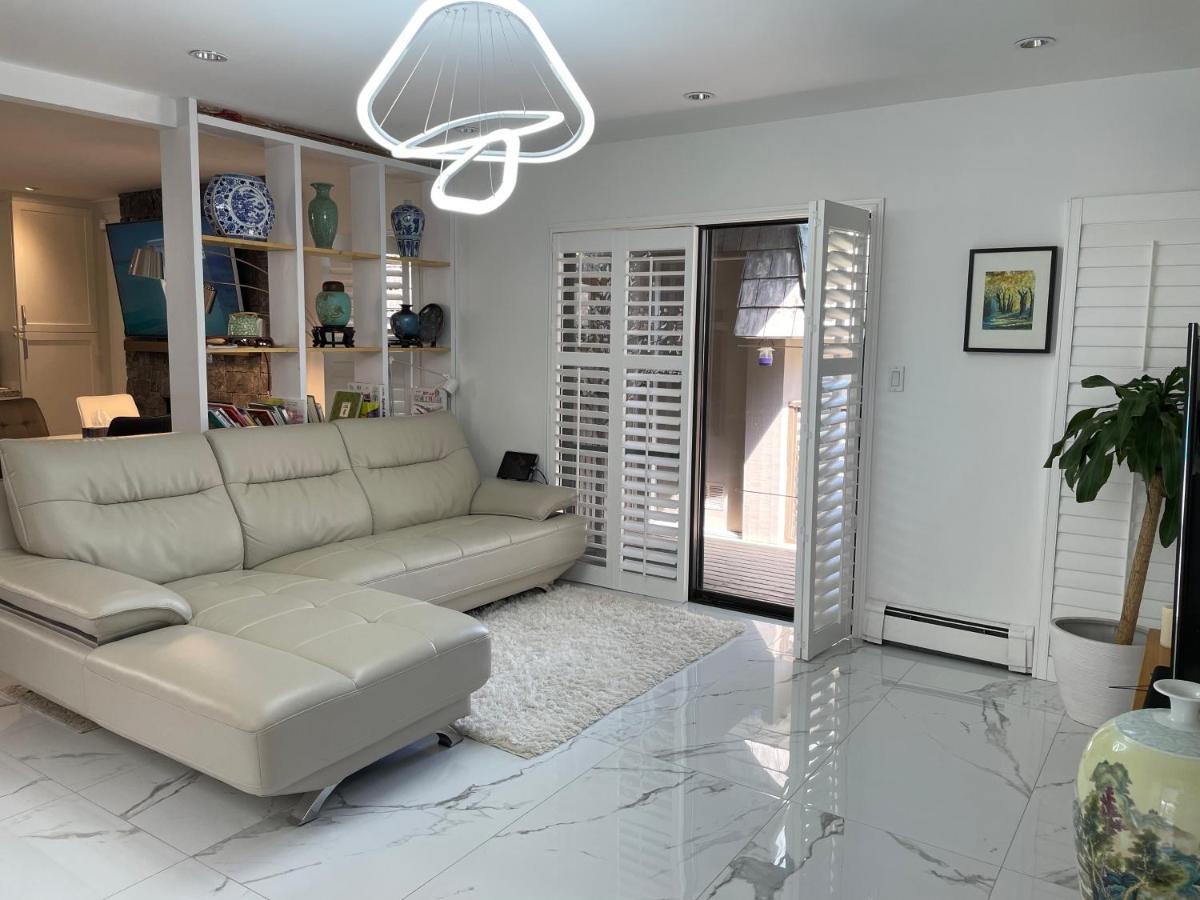 Lux White Rock Pool House Beachfront Like