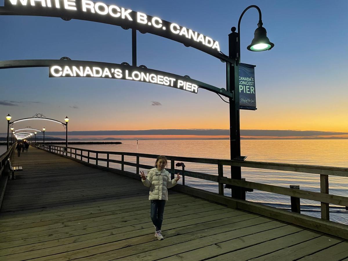 Lux White Rock Pool House Beachfront Like Surrey