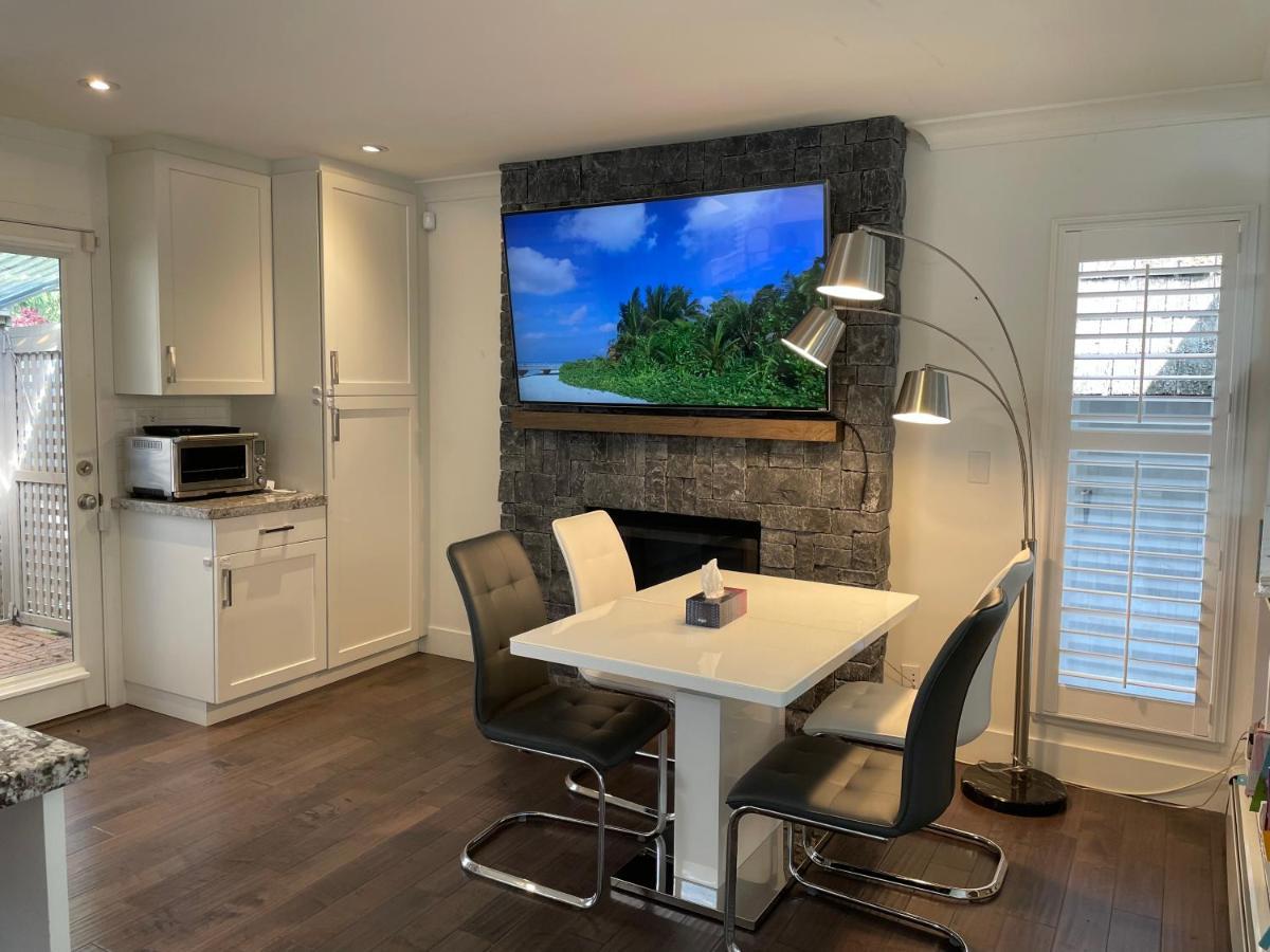 Lux White Rock Pool House Beachfront Like * Surrey