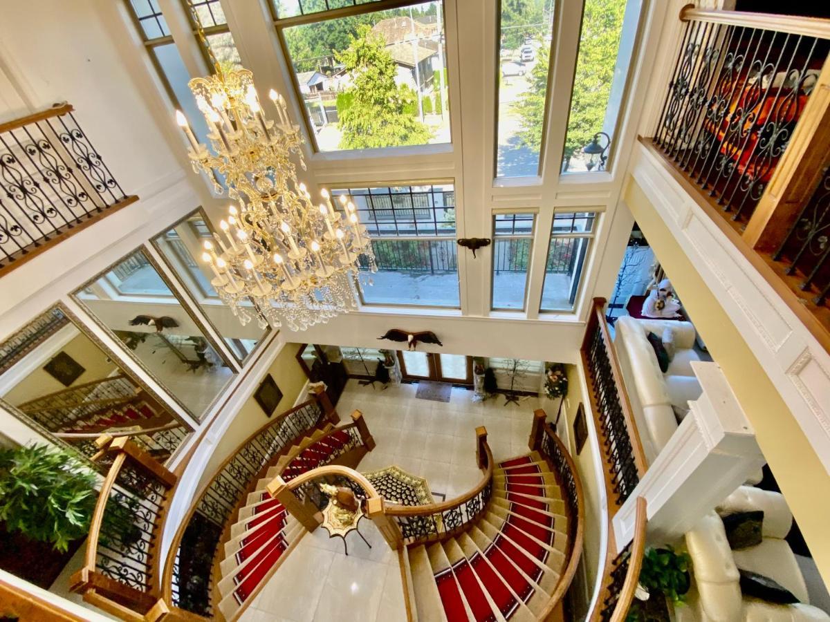 Inn The Empress Palace 4*