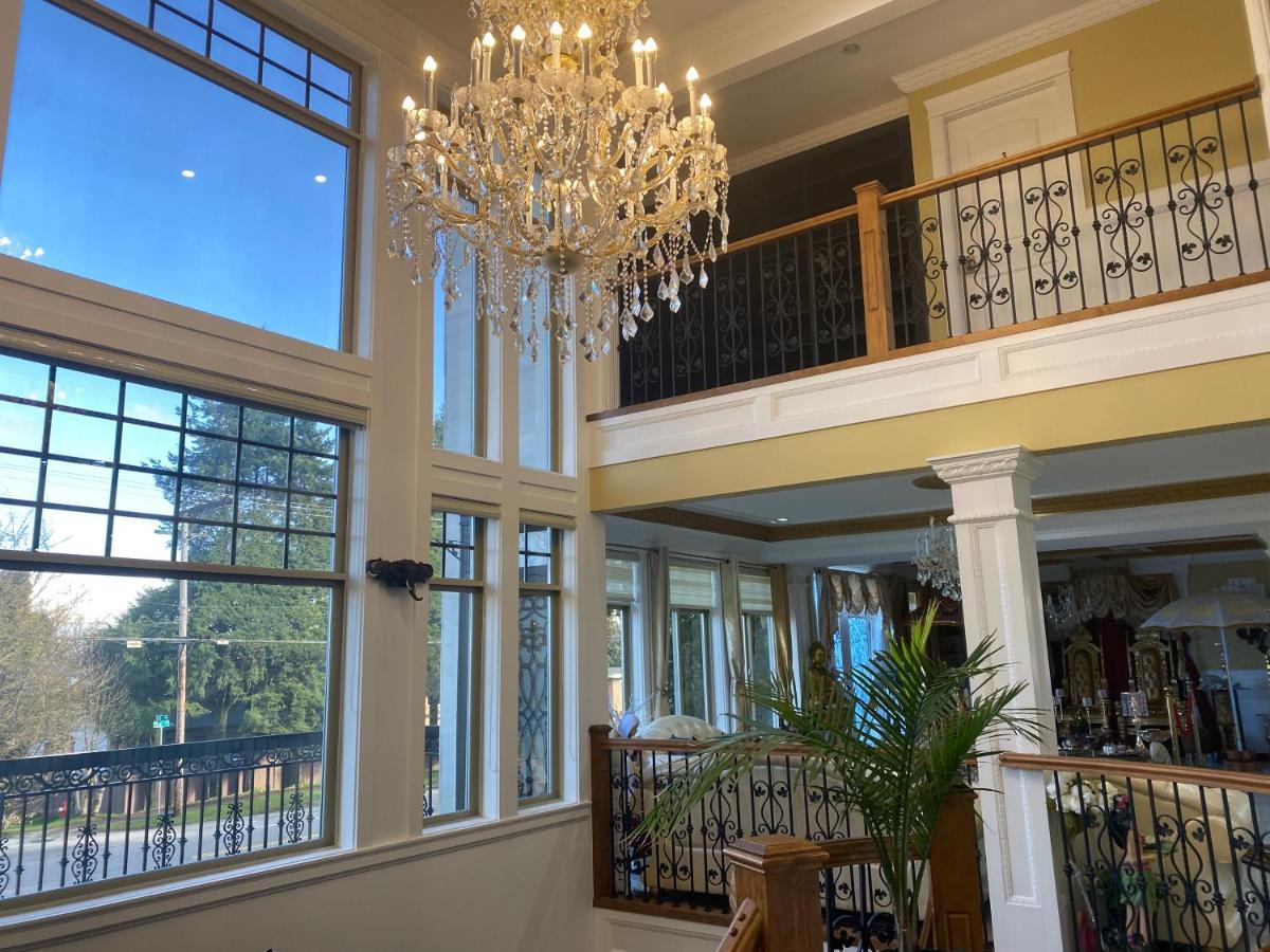 The Empress Palace Inn