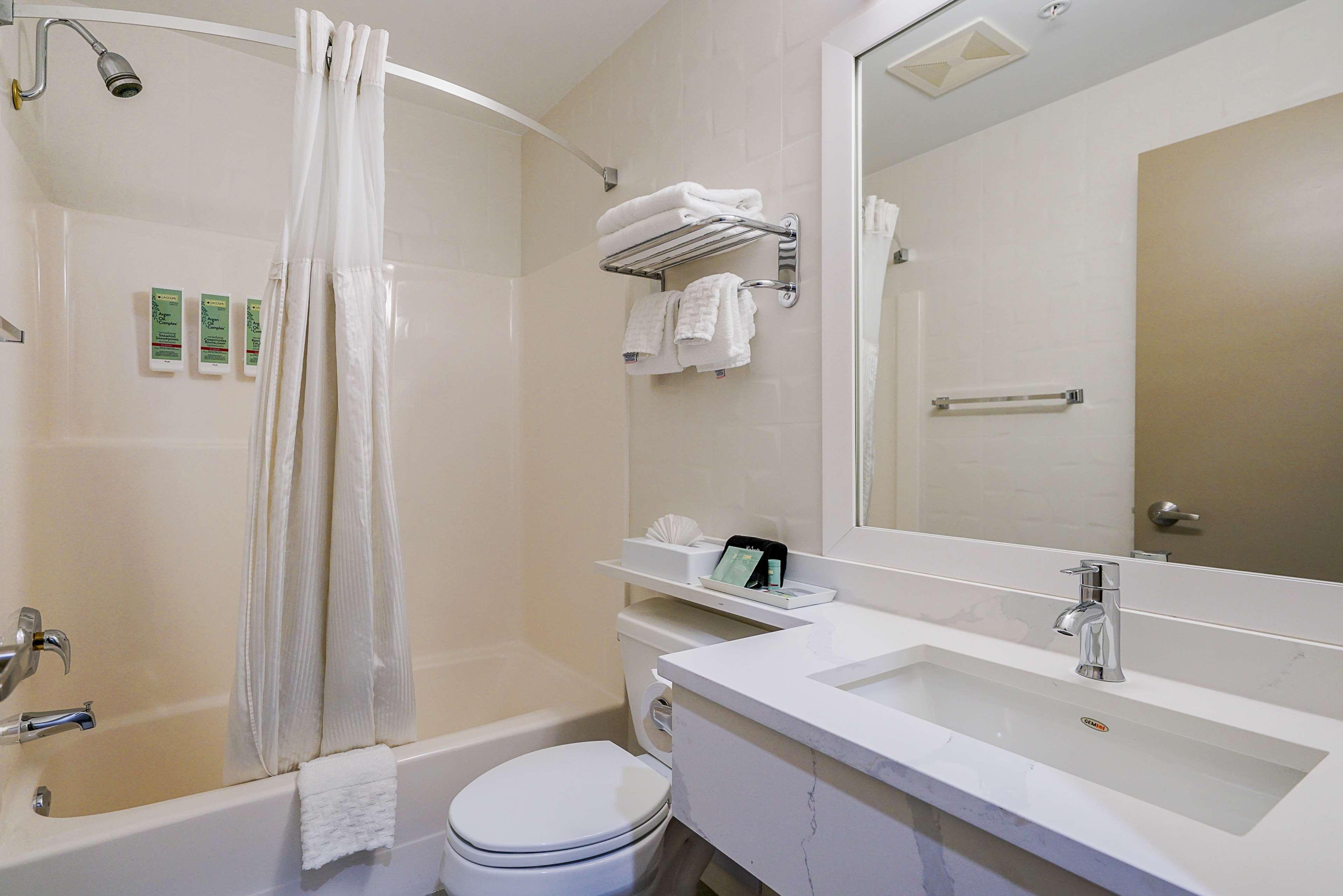 Western Peace Arch Hotel 3*