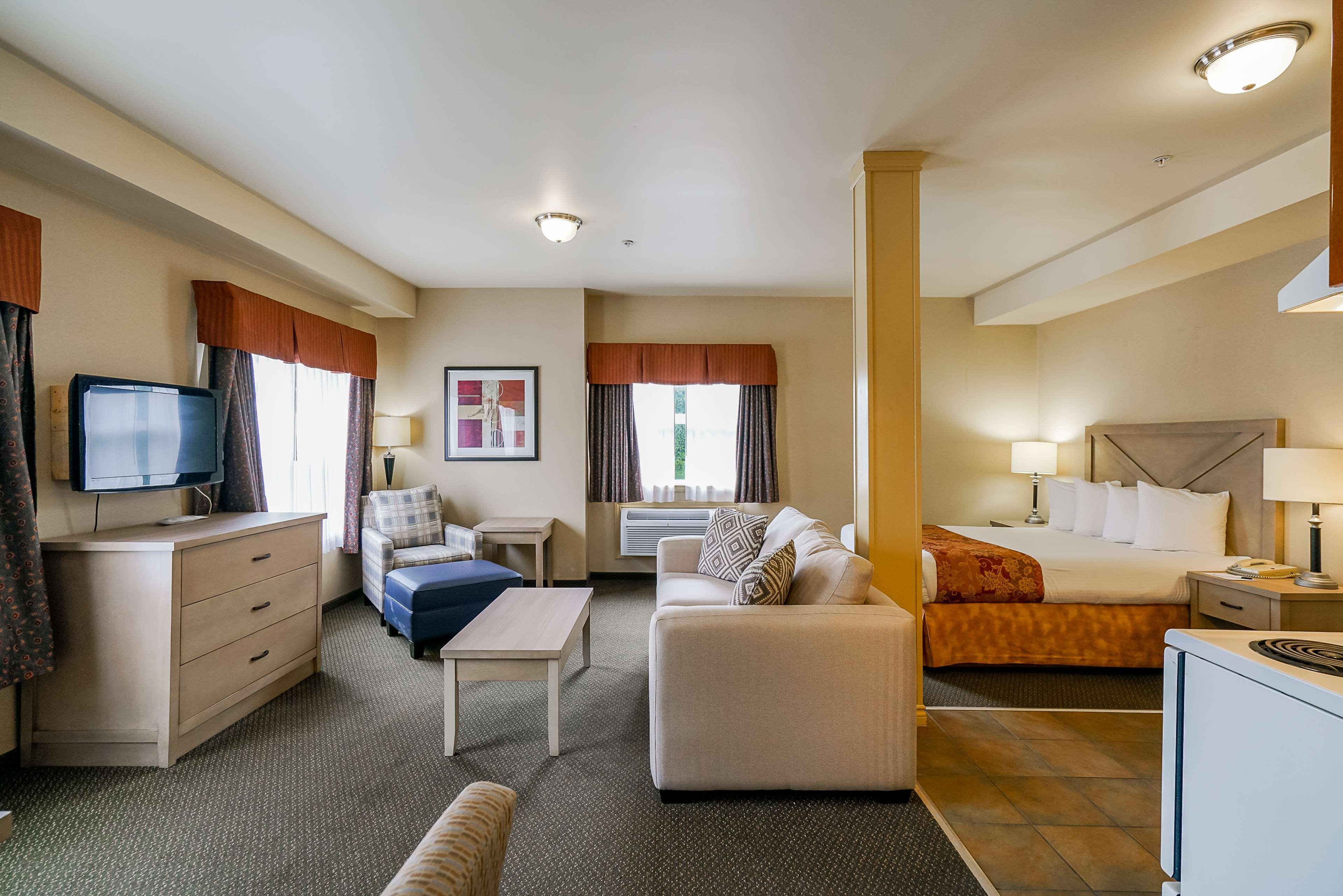 Western Peace Arch Hotel