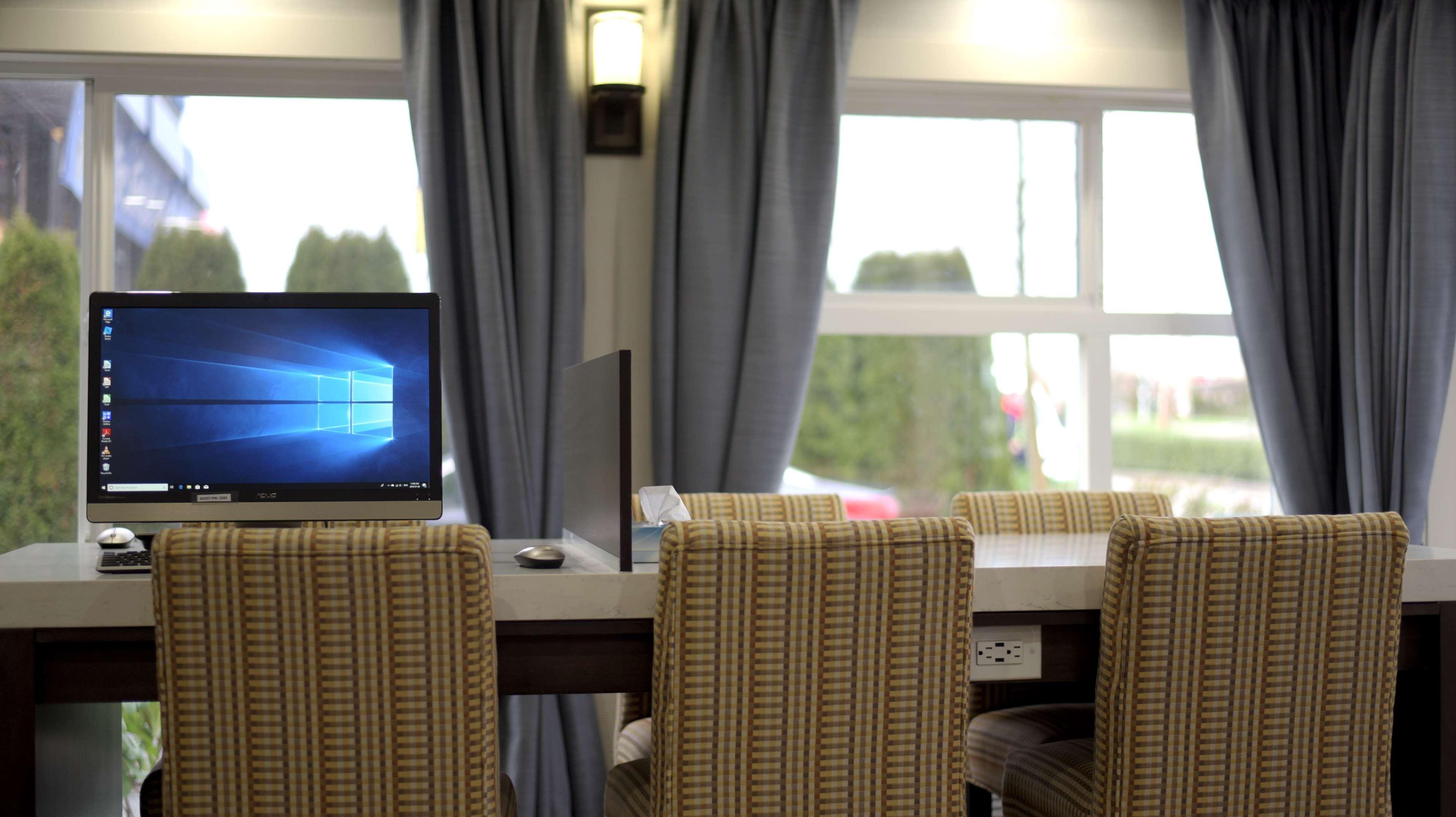 Western Peace Arch Hotel 3*