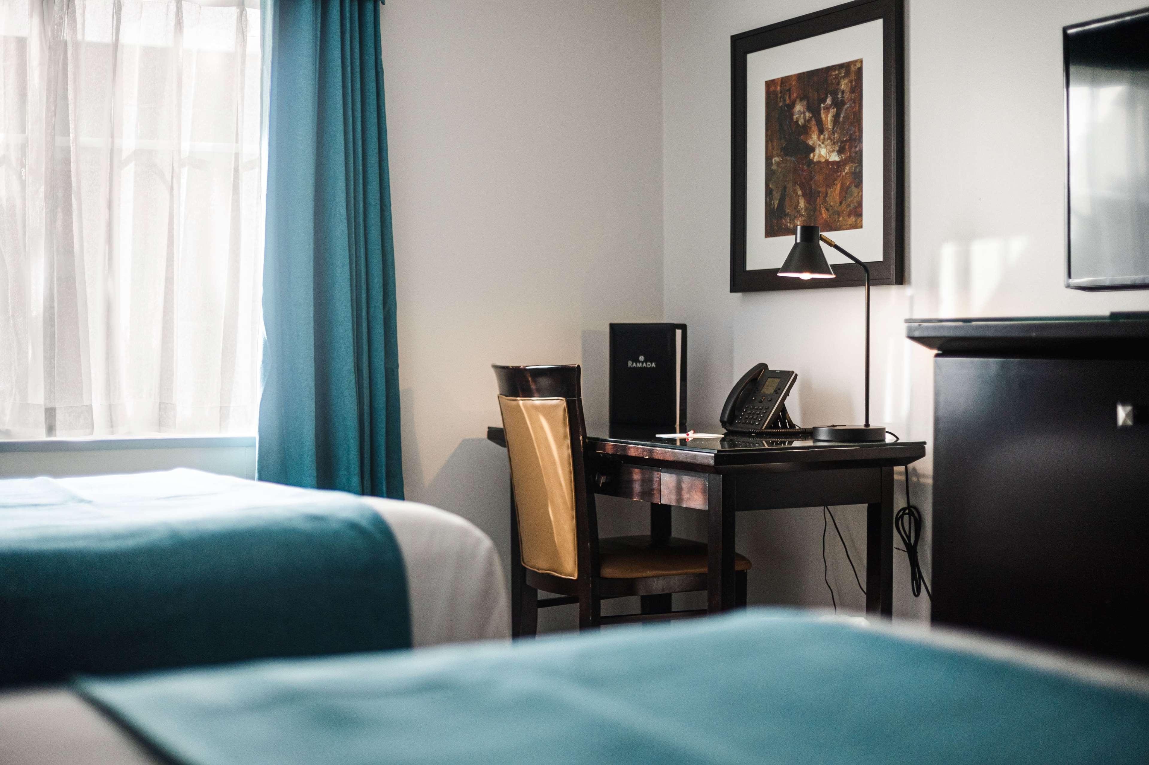 Ramada By Wyndham Surrey/langley Hotel
