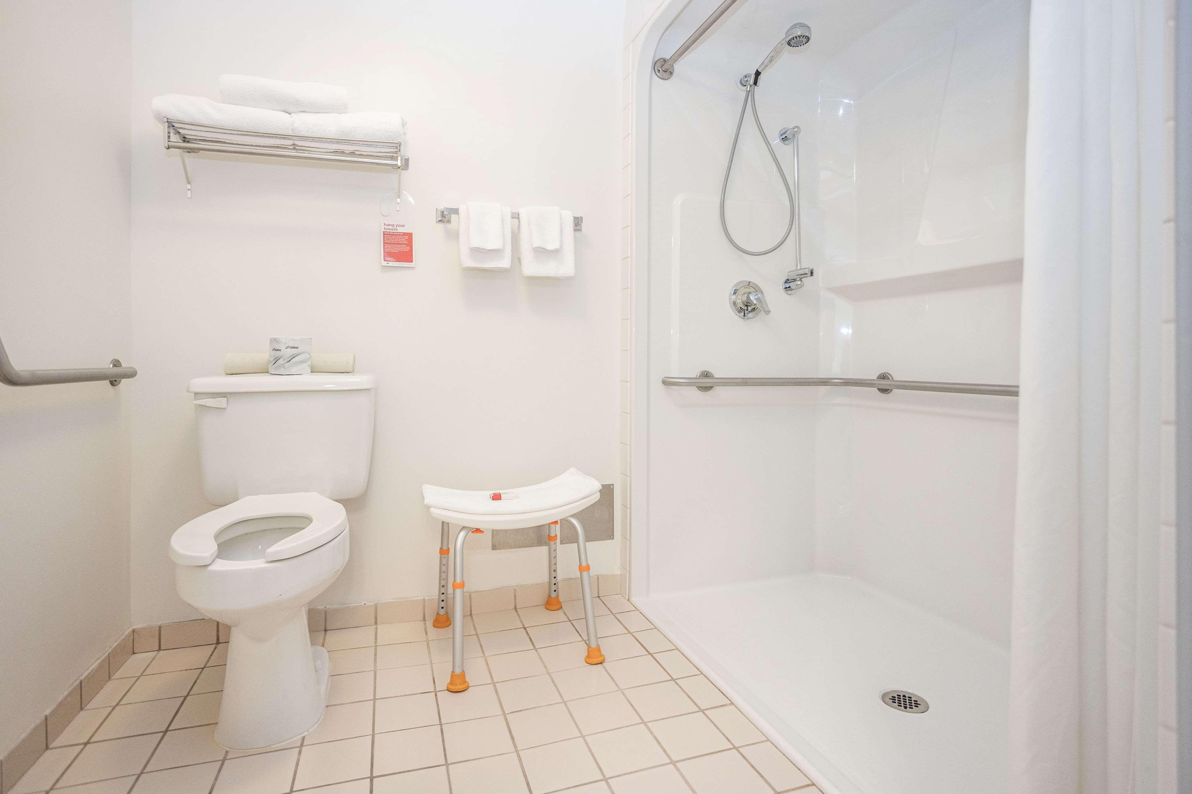 Ramada By Wyndham Surrey/langley 3*