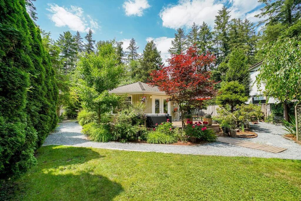 A Garden Oasis - 3-bed Private Off Hwy 1