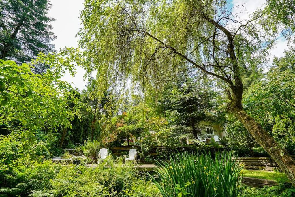 A Garden Oasis - 3-bed Private Off Hwy 1 * Surrey